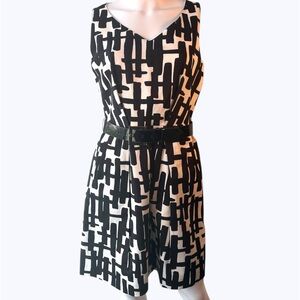 Tahari Stylish Black and White Patterned Dress Size 8